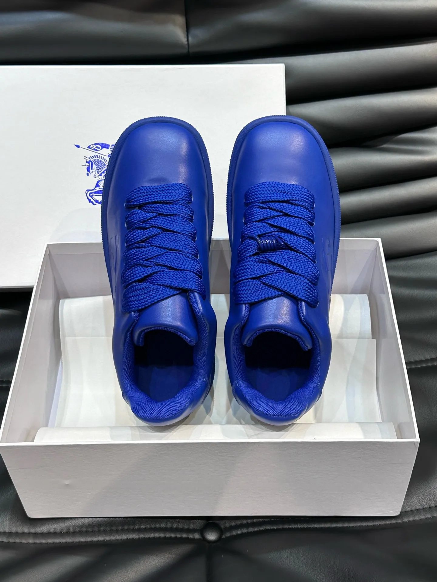 Factory price: 500💰Burberry Box series👫Thick-soled casual sports shoes for couples, cool sneakers and bread shoes, purchased and developed from the original version, the top version of the Box series sports shoes, made of original plaid/knitted fabric, embellished with embossed Equestrian Knight logo (EKD). Made of mesh lining, the laces are decorated with metal coils, the rubber sole is decorated with the Burberry letter logo, and the original molded 3.5CM two-color T men's shoe 💰U outsole! Code number: 35-45 (35-45 customized)